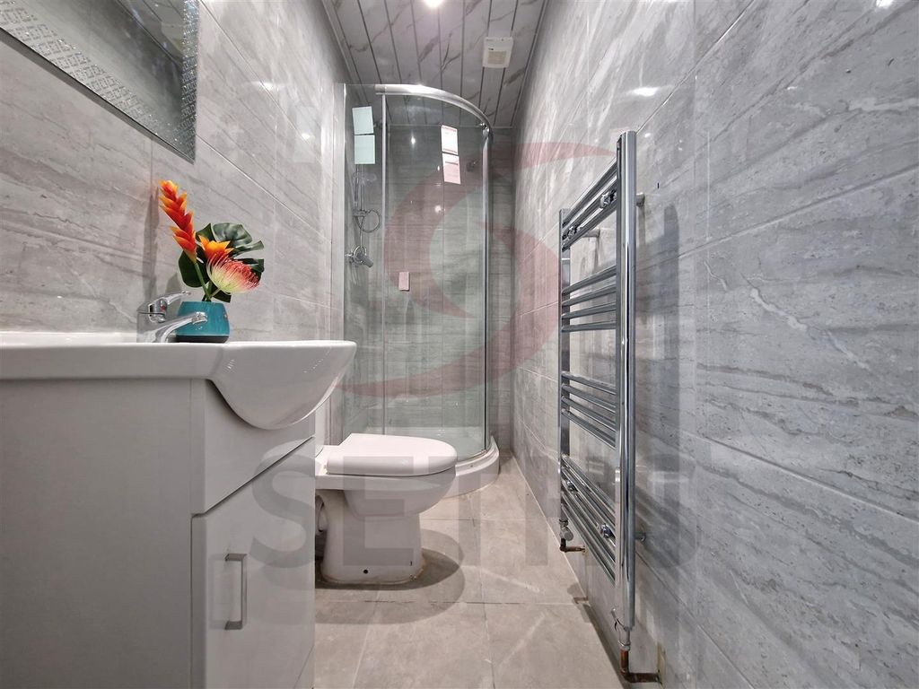 Property photo 3 of 10 Shower