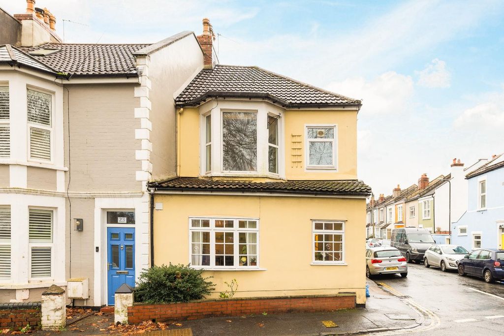 Property photo 2 of 17 Char6290.Jpg