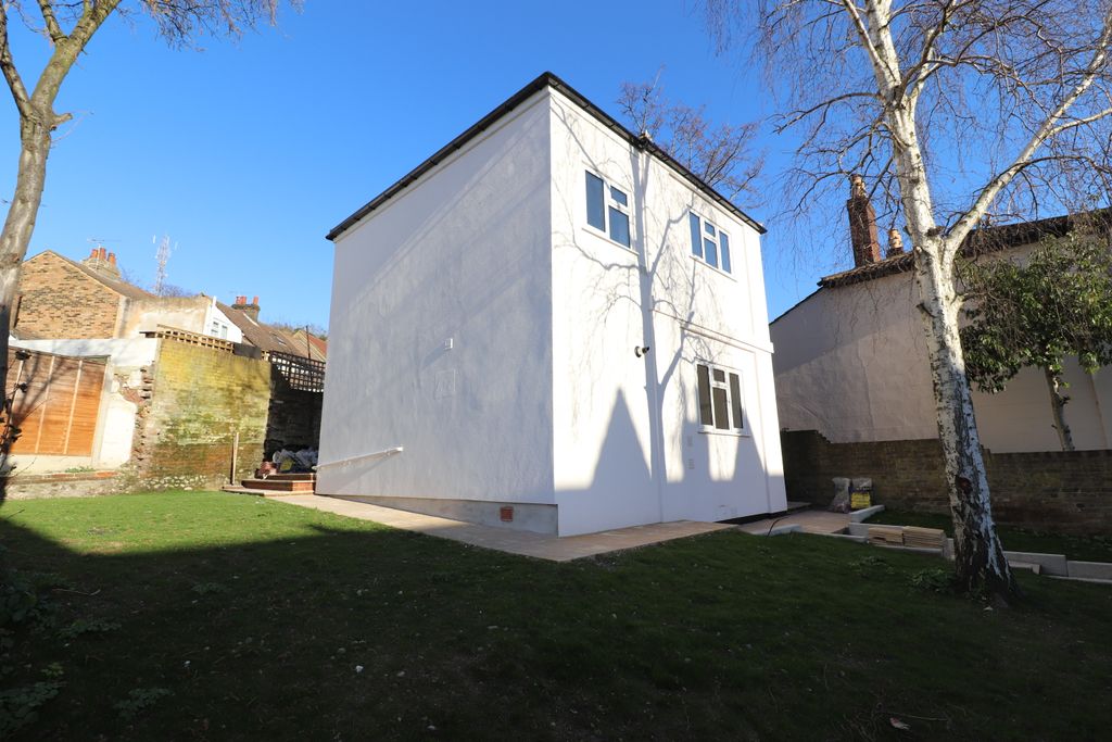 Property photo 3 of 26