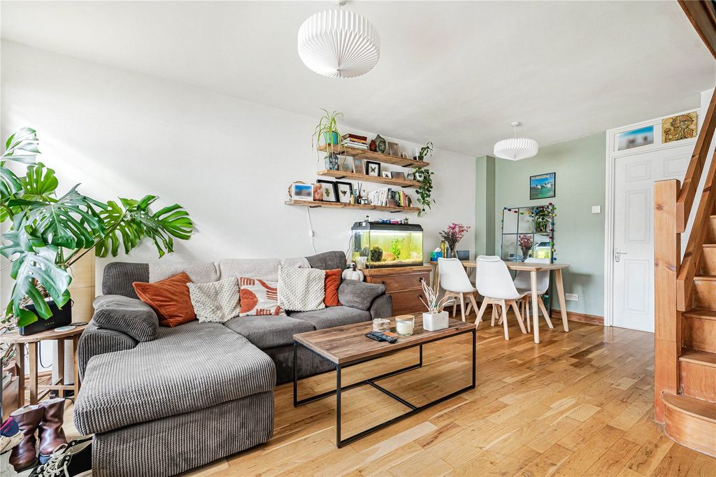 Property photo 2 of 10 Sitting Room