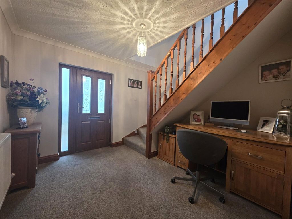 Property photo 2 of 38 Picture No. 11