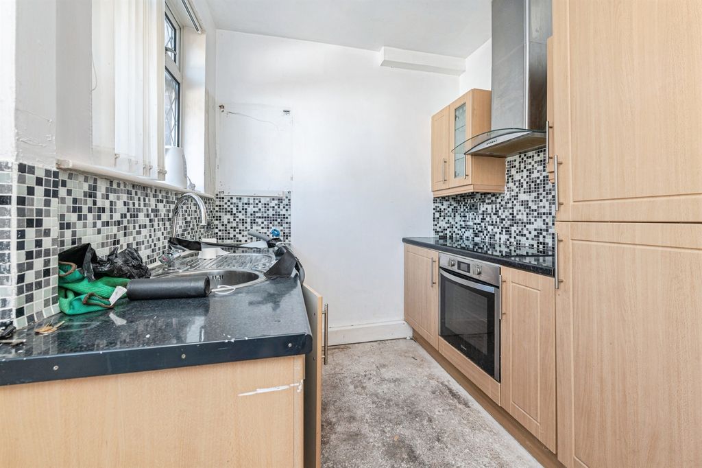 Property photo 2 of 20