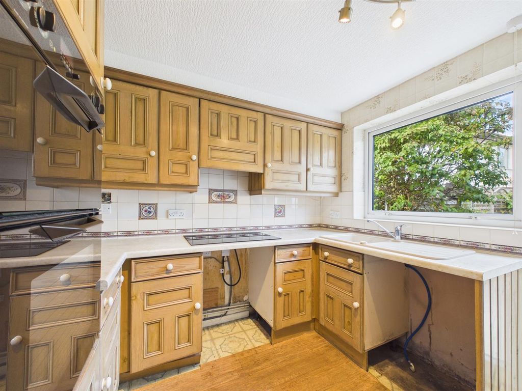 Property photo 3 of 11 Kitchen.Jpg