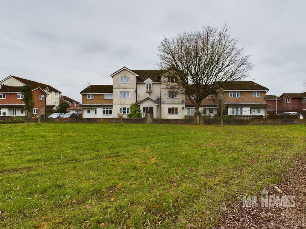 Property photo 3 of 27