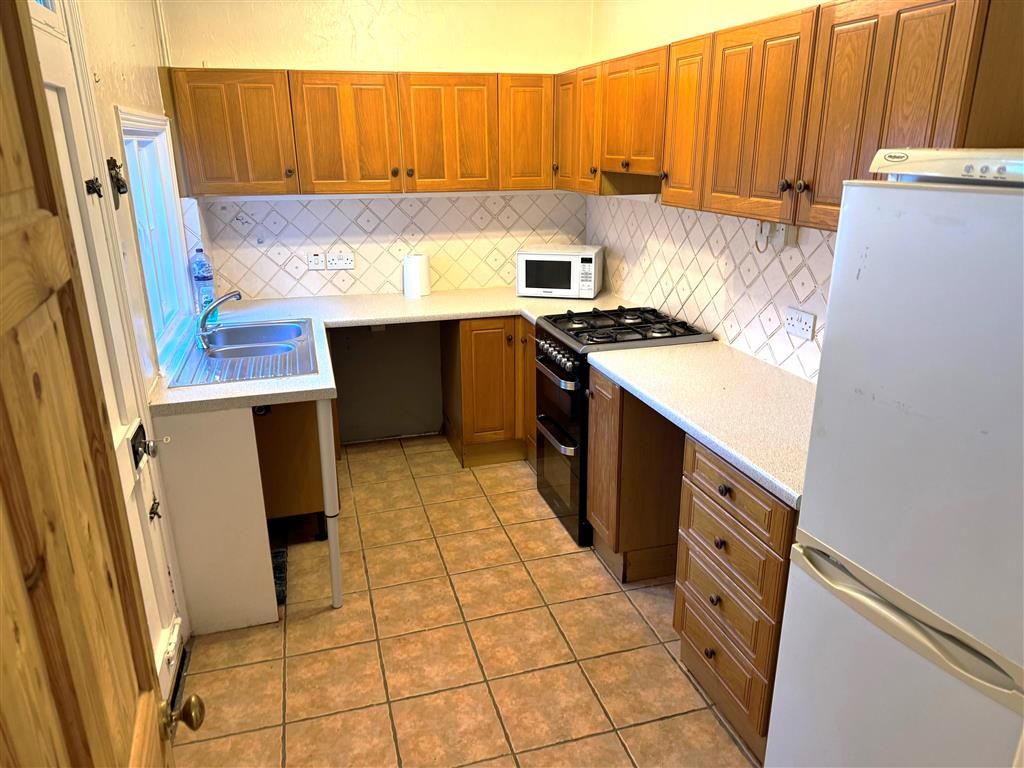 Property photo 3 of 6 Kitchen