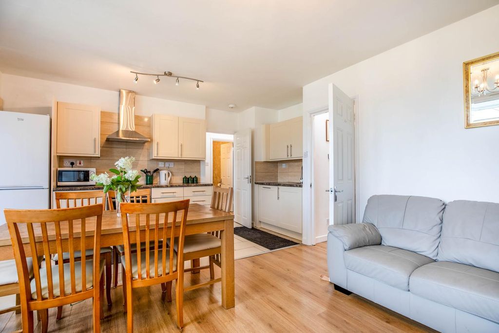 Property photo 1 of 10 43 Albany Rec2.Jpg