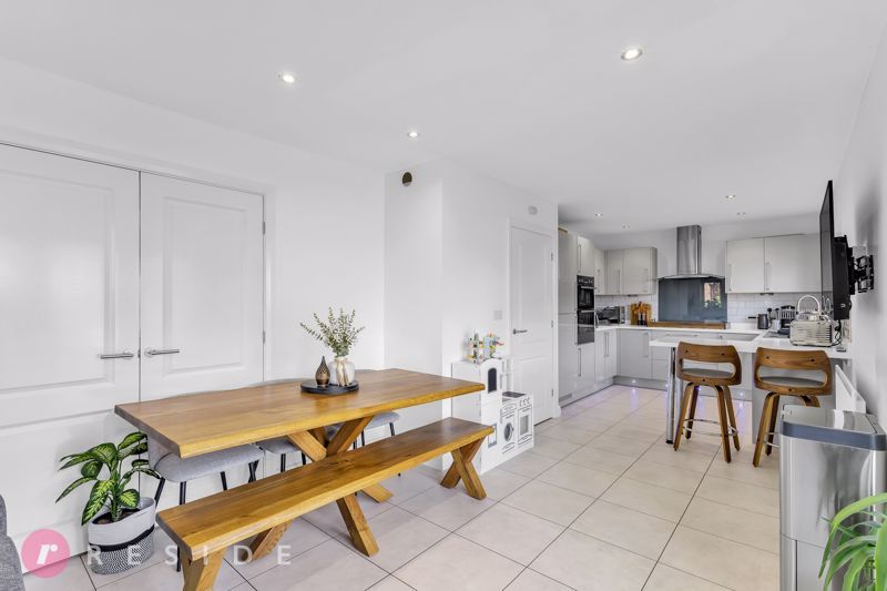 Property photo 2 of 24 Breakfast Kitchen