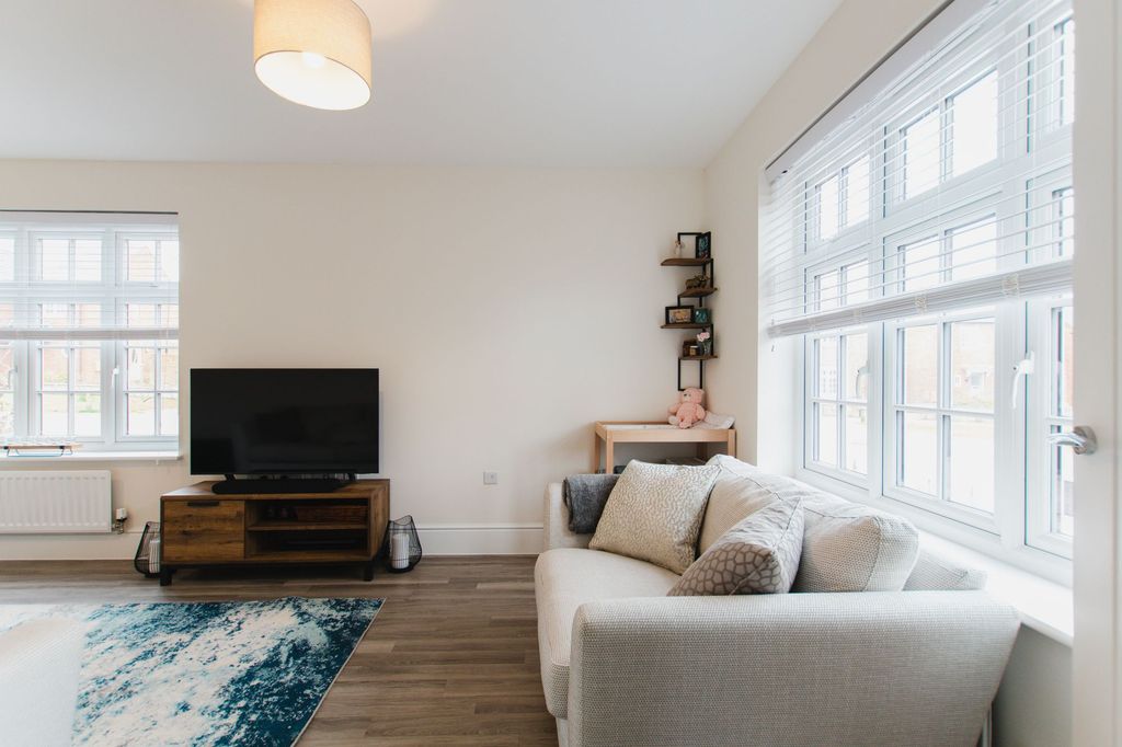 Property photo 2 of 19