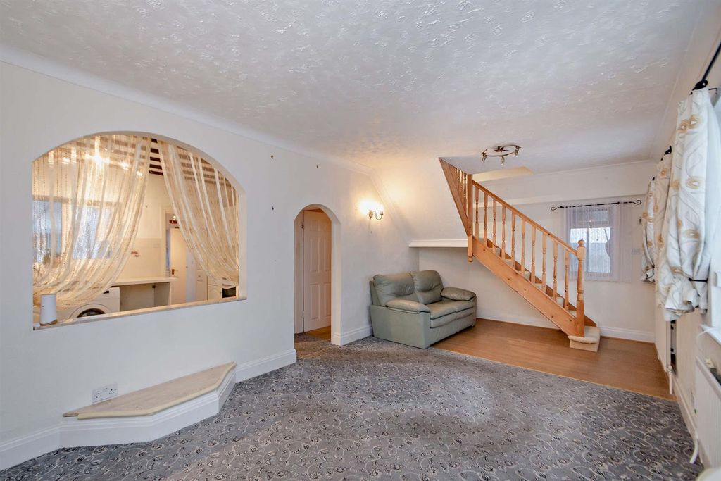 Property photo 2 of 13 8674960-Interior01-800.Jpg