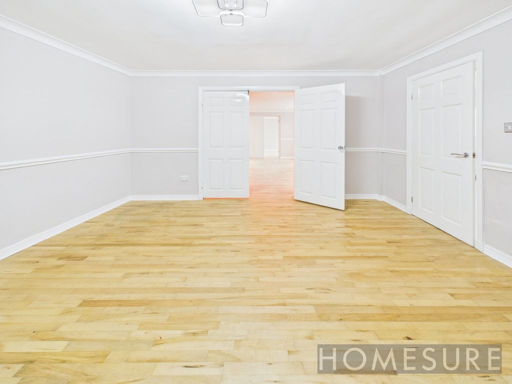 Property photo 2 of 63 Picture No. 03