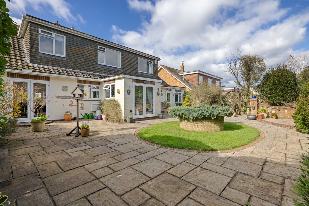 Property photo 2 of 23