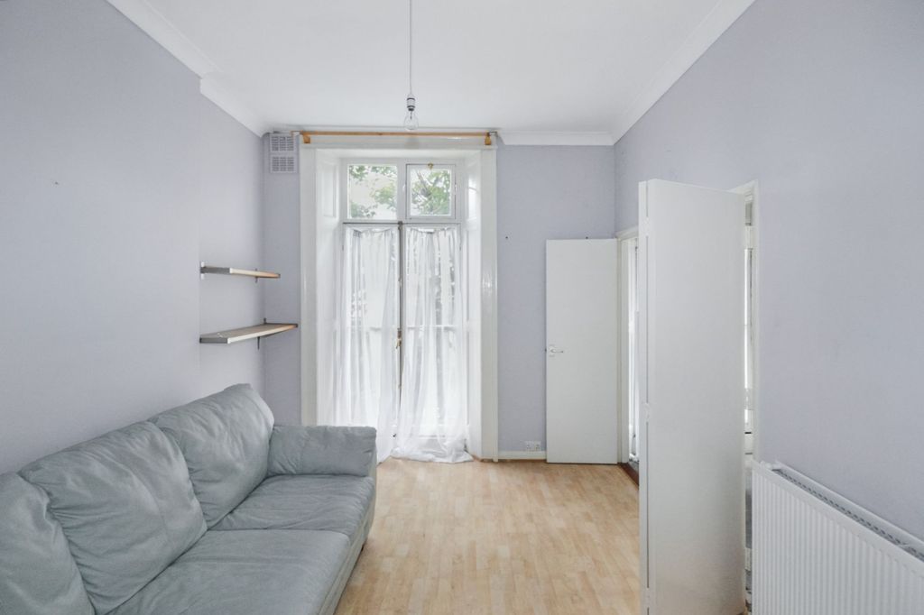 Property photo 3 of 9 Flat B, 79 Hereford Road, Notting Hill, London W2 5Bb