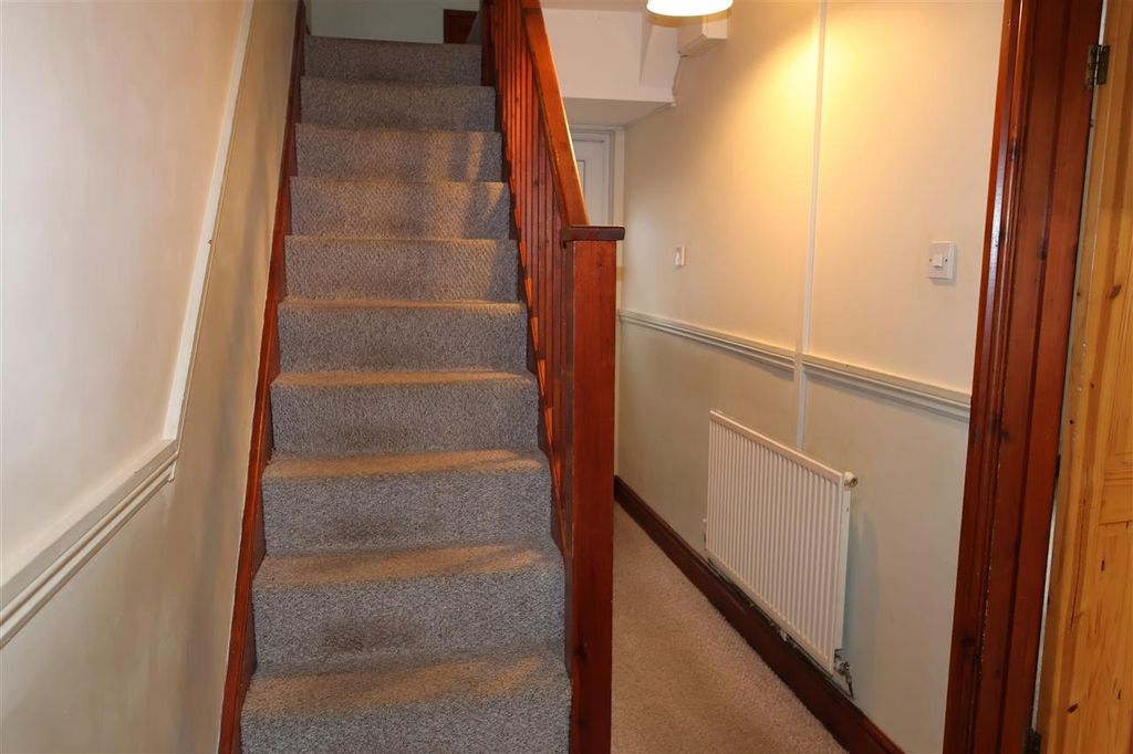 Property photo 2 of 13 Hallway