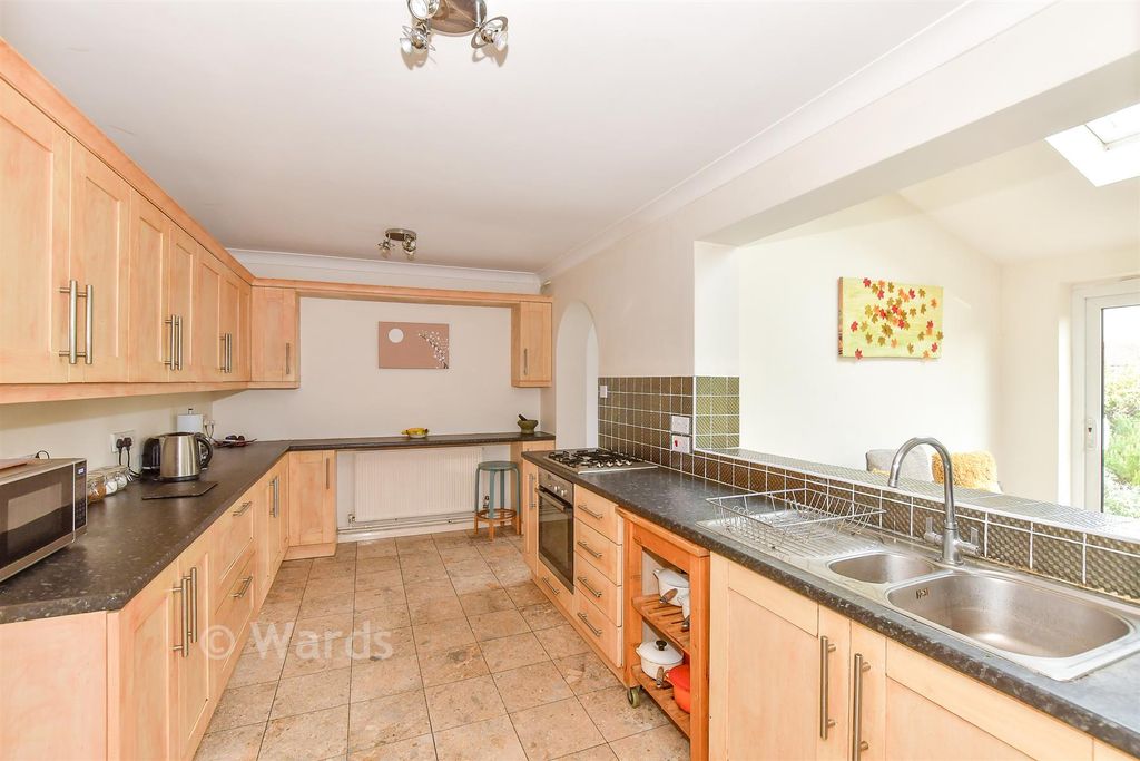 Property photo 3 of 17 Kitchen