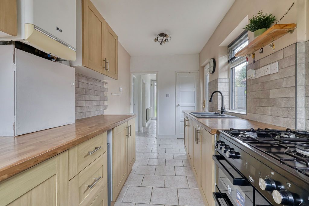 Property photo 3 of 15 Kitchen