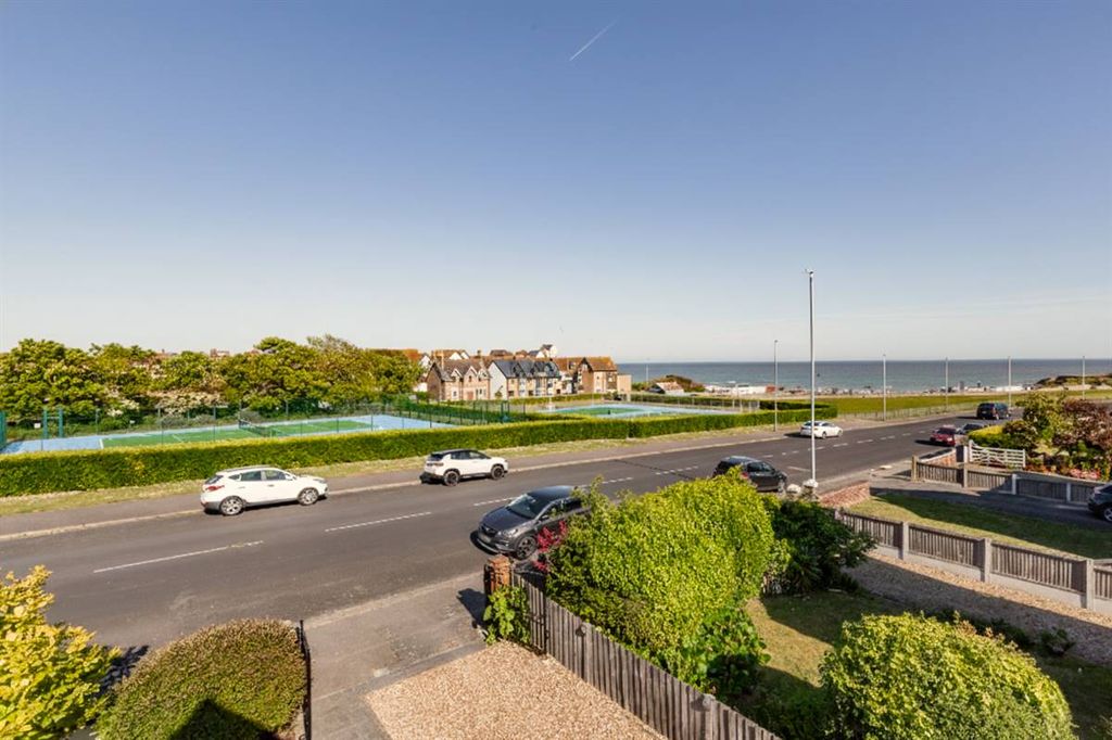 Property photo 3 of 41