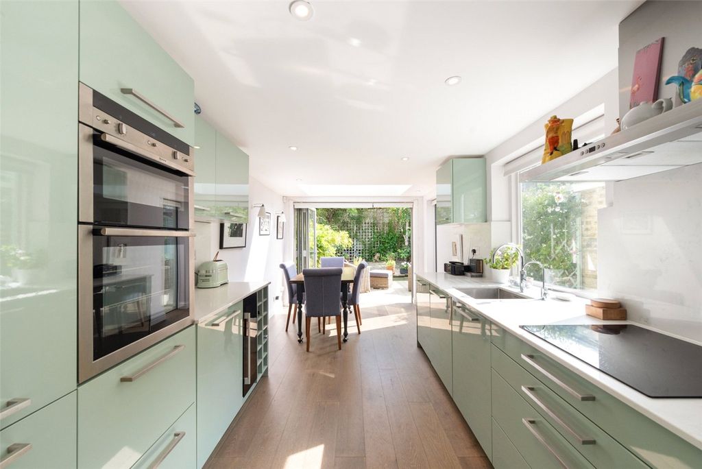 Property photo 3 of 23 Photo 10