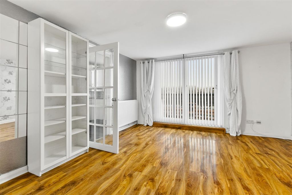 Property photo 2 of 20 Windsor-4.Jpg