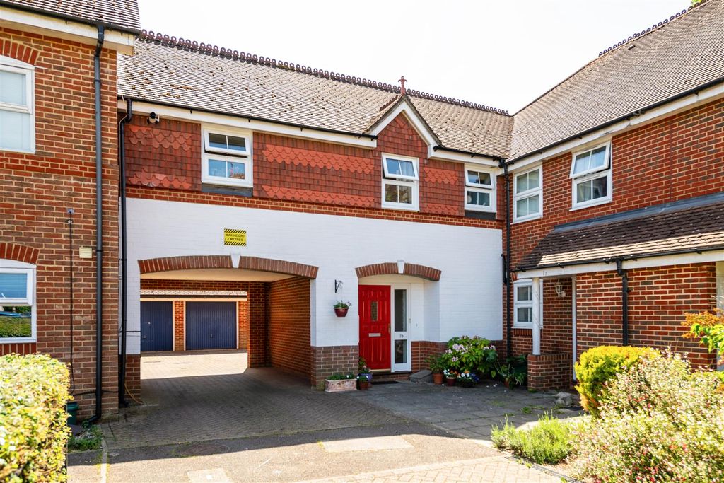 Property photo 3 of 17 15 Regents Mews Externals-5.Jpg