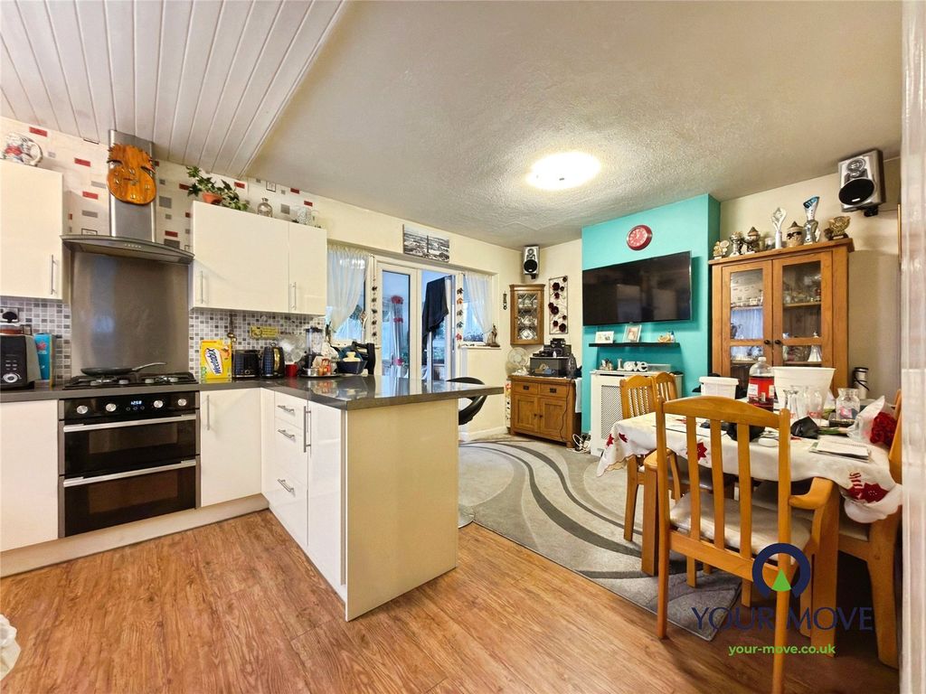 Property photo 3 of 14 Kitchen/Diner