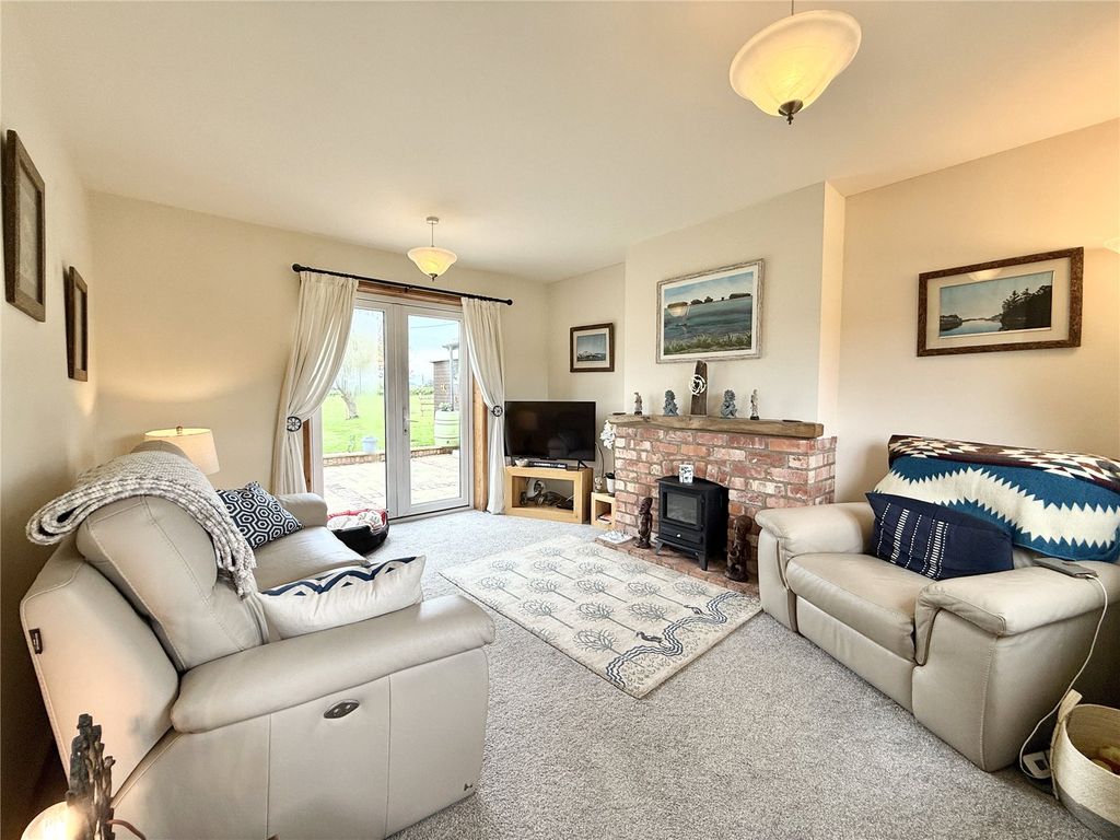 Property photo 2 of 33 Picture No. 17