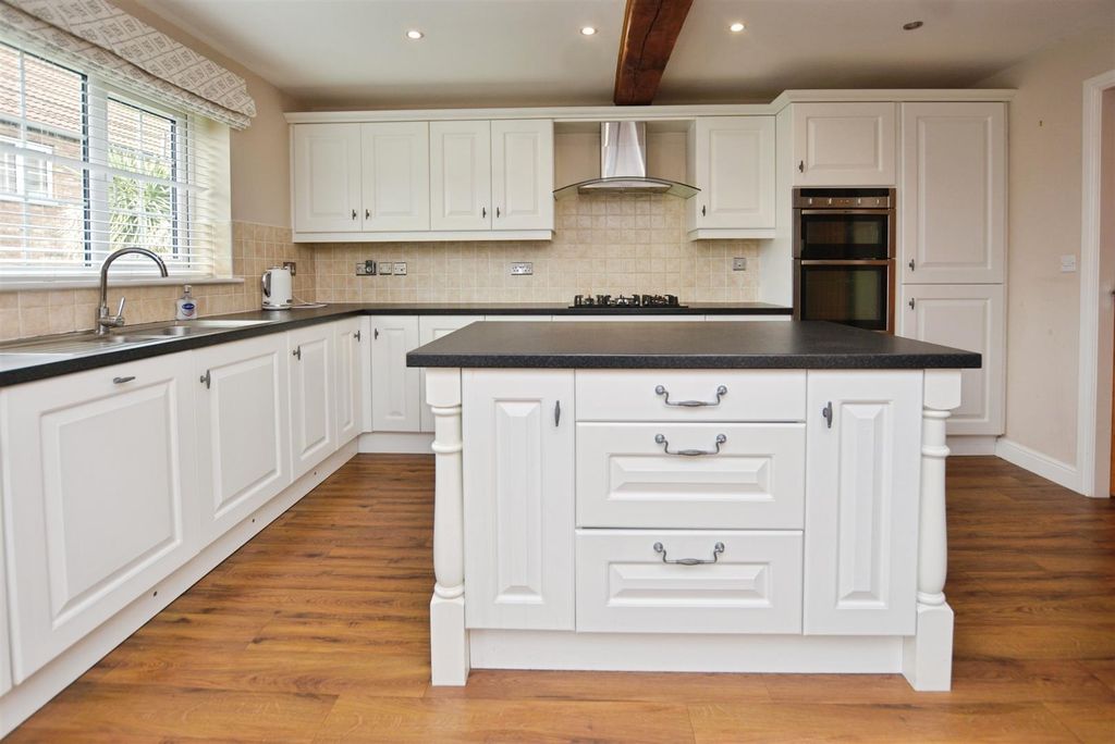 Property photo 3 of 35 Kitchen