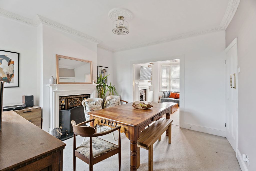 Property photo 2 of 23