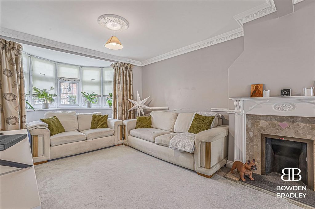 Property photo 3 of 20 Living Room