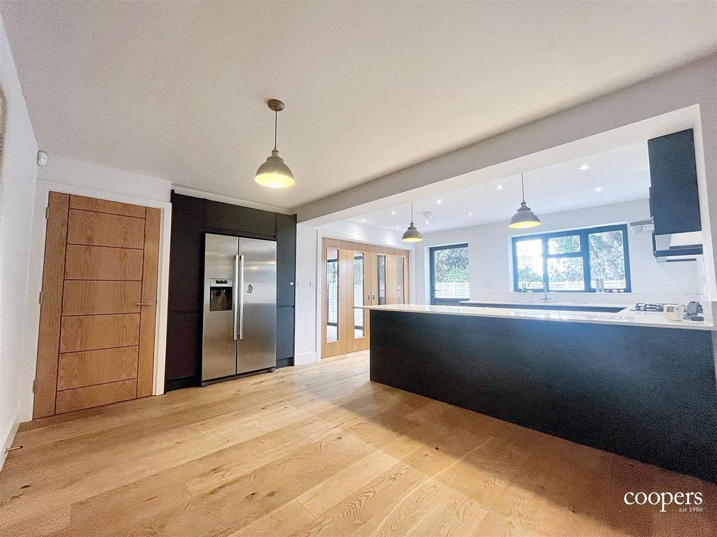 Property photo 2 of 14 Kitchen