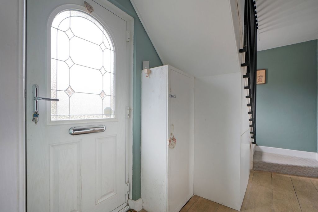 Property photo 2 of 28