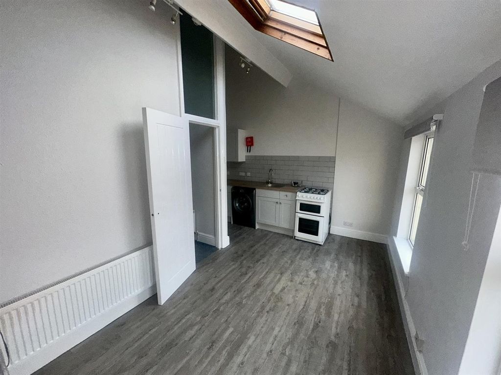 Property photo 2 of 7 Kitchen / Living Room