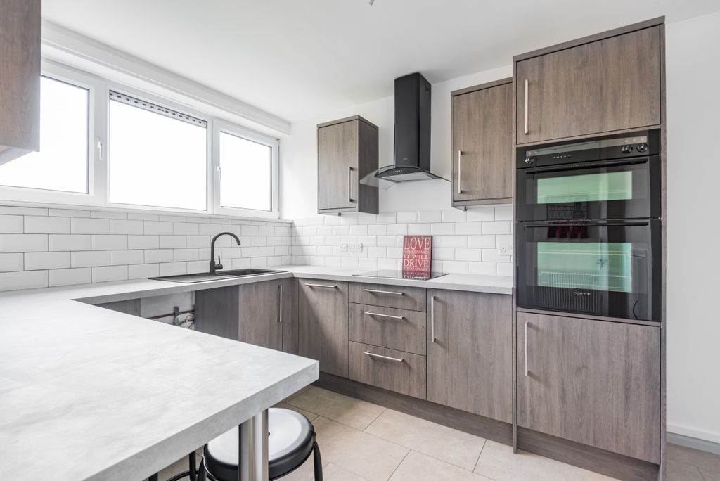 Property photo 1 of 14 653240 (5)