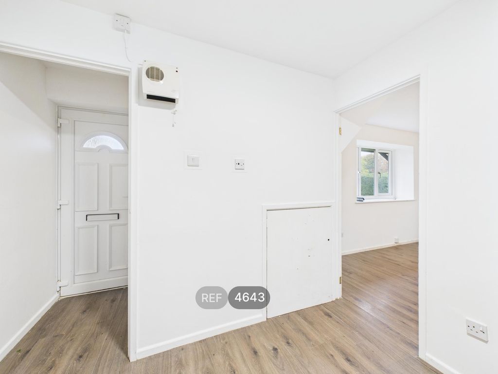 Property photo 3 of 17 Hallway