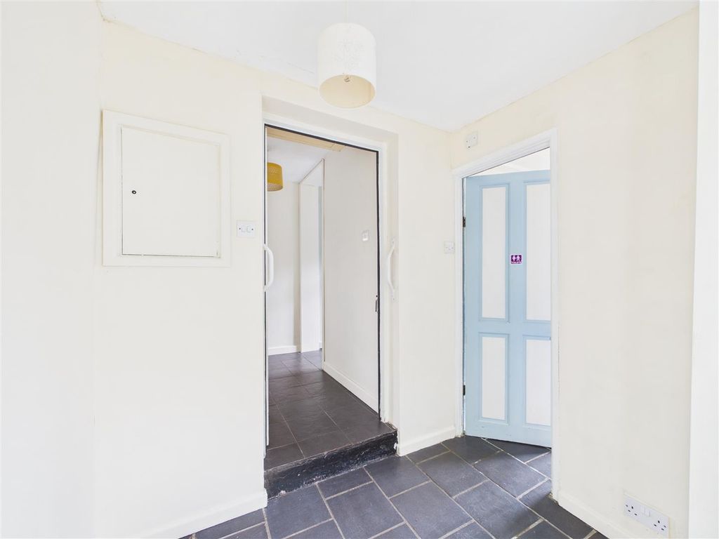 Property photo 3 of 27