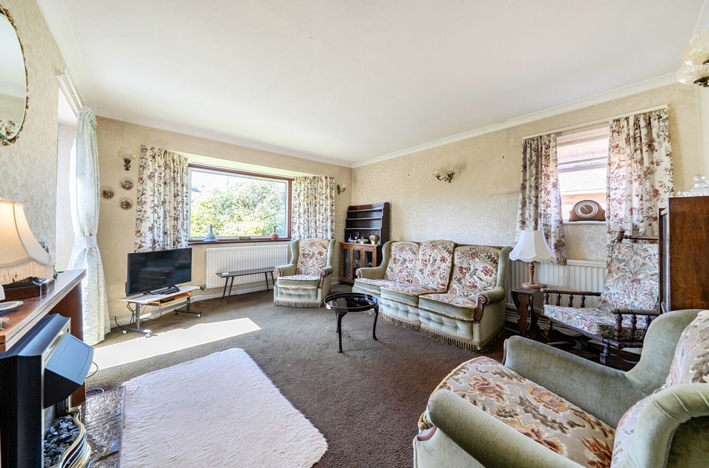 Property photo 2 of 12 147836611
