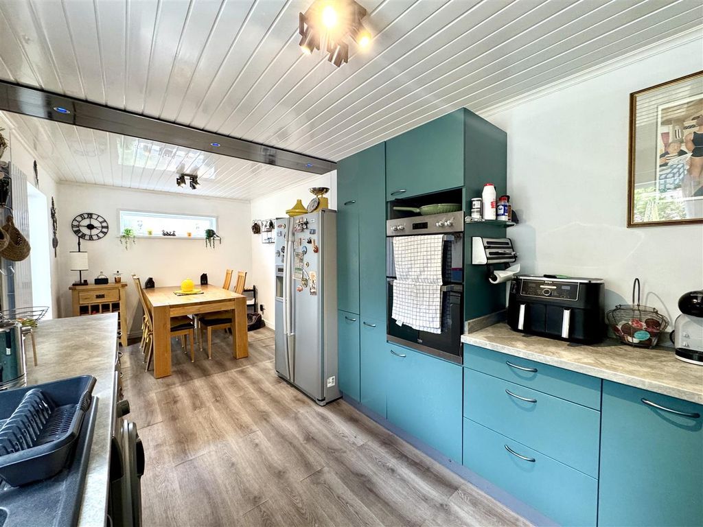 Property photo 3 of 22 Kitchen/Dining Room