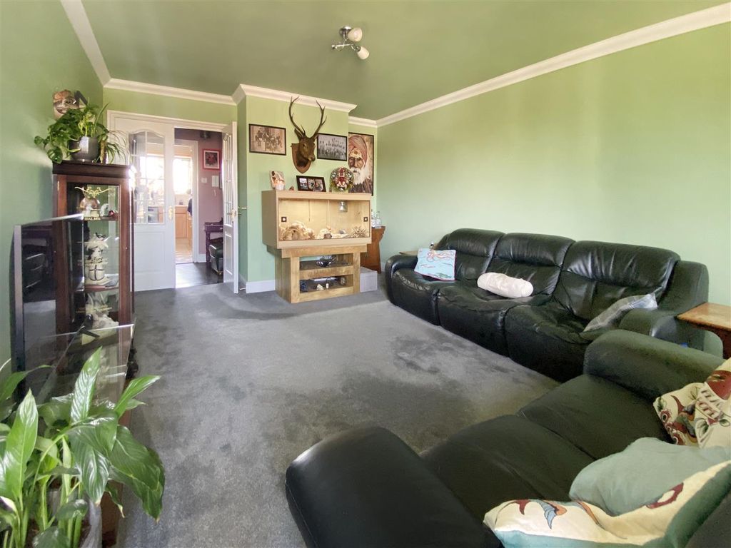 Property photo 3 of 14 Living Room