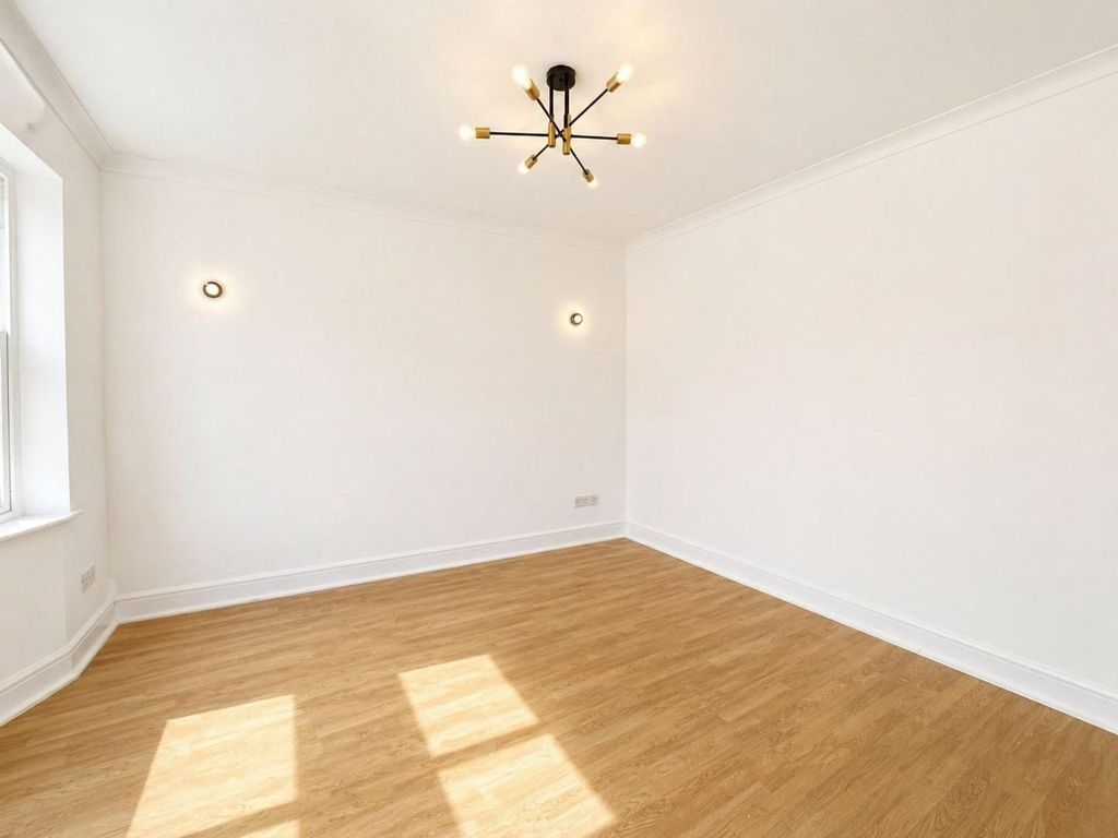 Property photo 1 of 12 Living Room