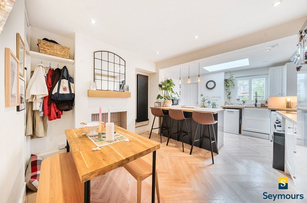 Property photo 3 of 18 Kitchen/Dining