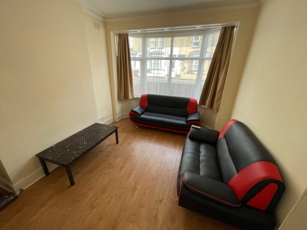 Property photo 3 of 12