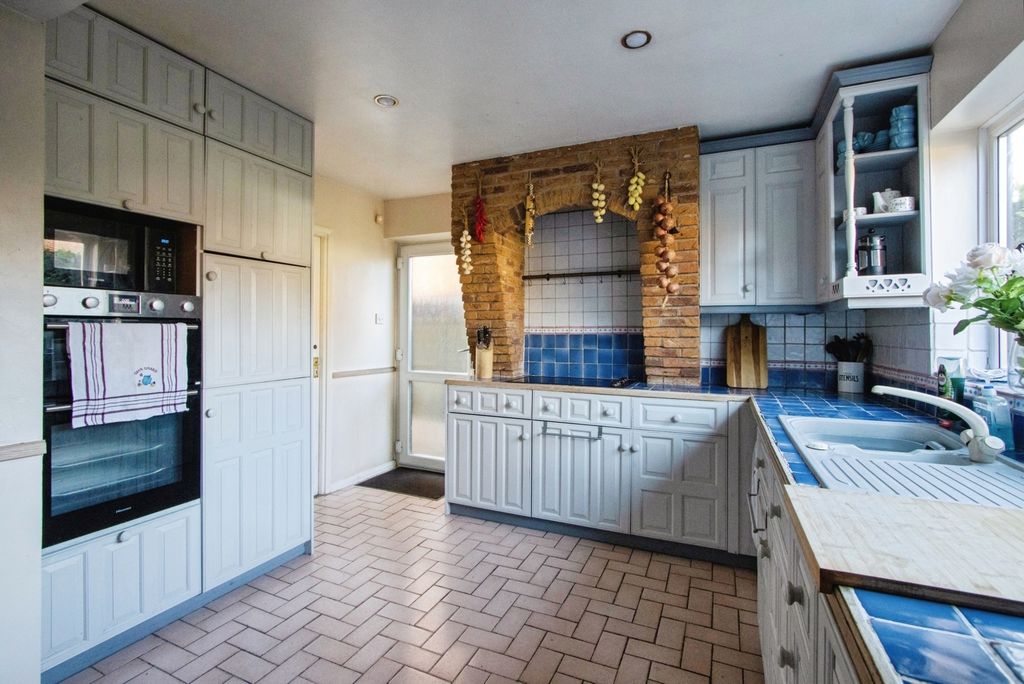 Property photo 3 of 24 Pbox-Img.Jpg