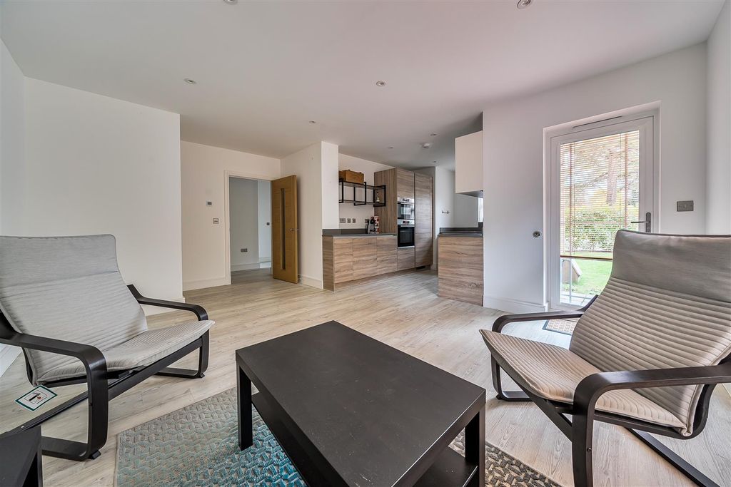 Property photo 2 of 22 1372497-1-68Fa4673310Ad.Jpg