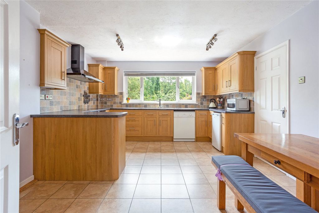 Property photo 3 of 17 Kitchen