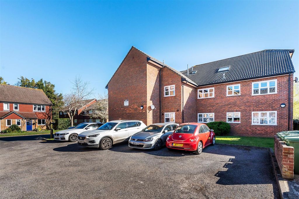 Additional image 4 of 1 bed flat for saleAshtead KT21