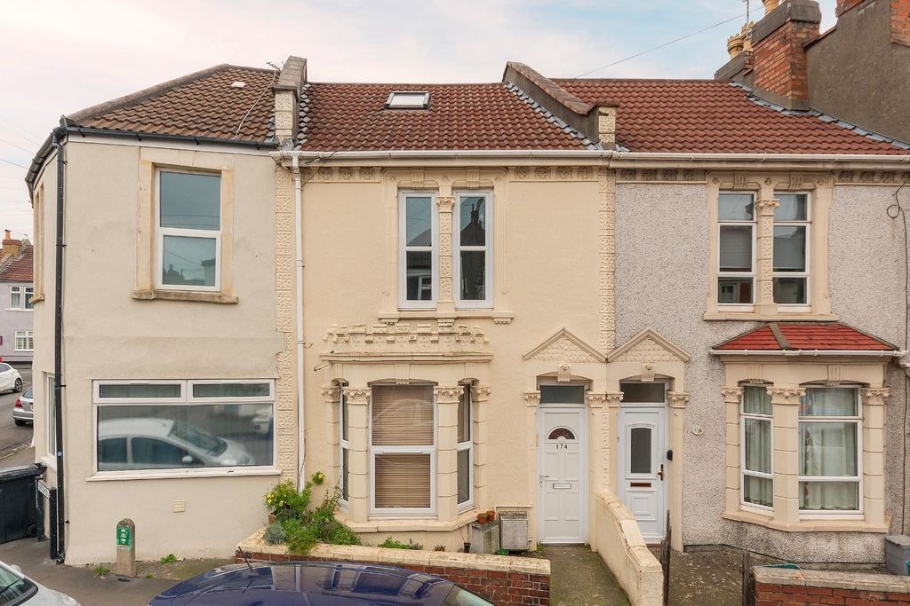 Property photo 2 of 23 1B7R4Br - External B.Jpg