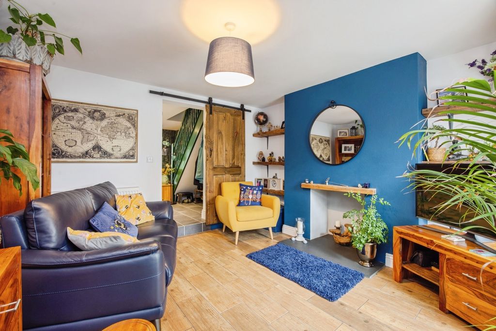 Property photo 3 of 17 Photo