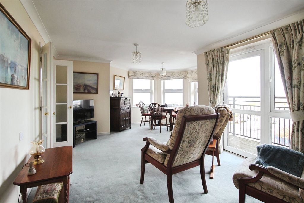 Property photo 2 of 12 Lounge