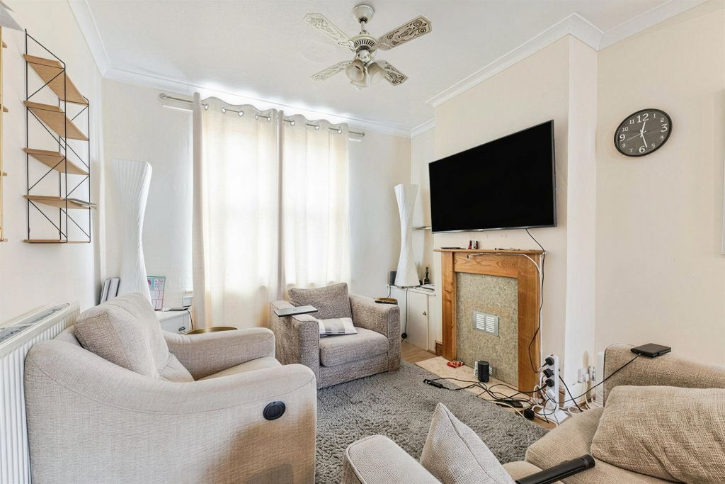 Property photo 2 of 20