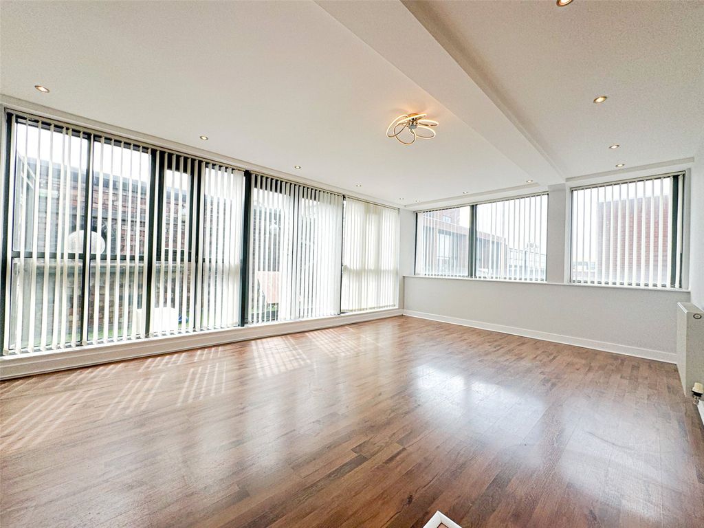 Property photo 2 of 10 Lounge