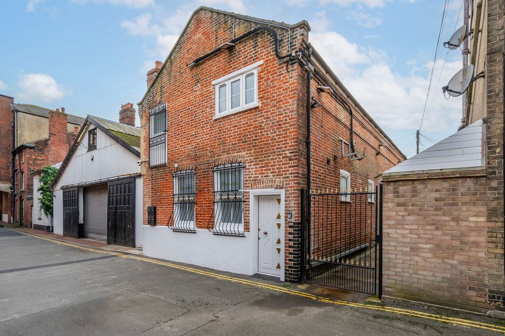 Property photo 1 of 11